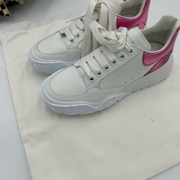 Women’s Alexander McQueen low top metallic sneaker size 38 made in Italy - Picture 11 of 12